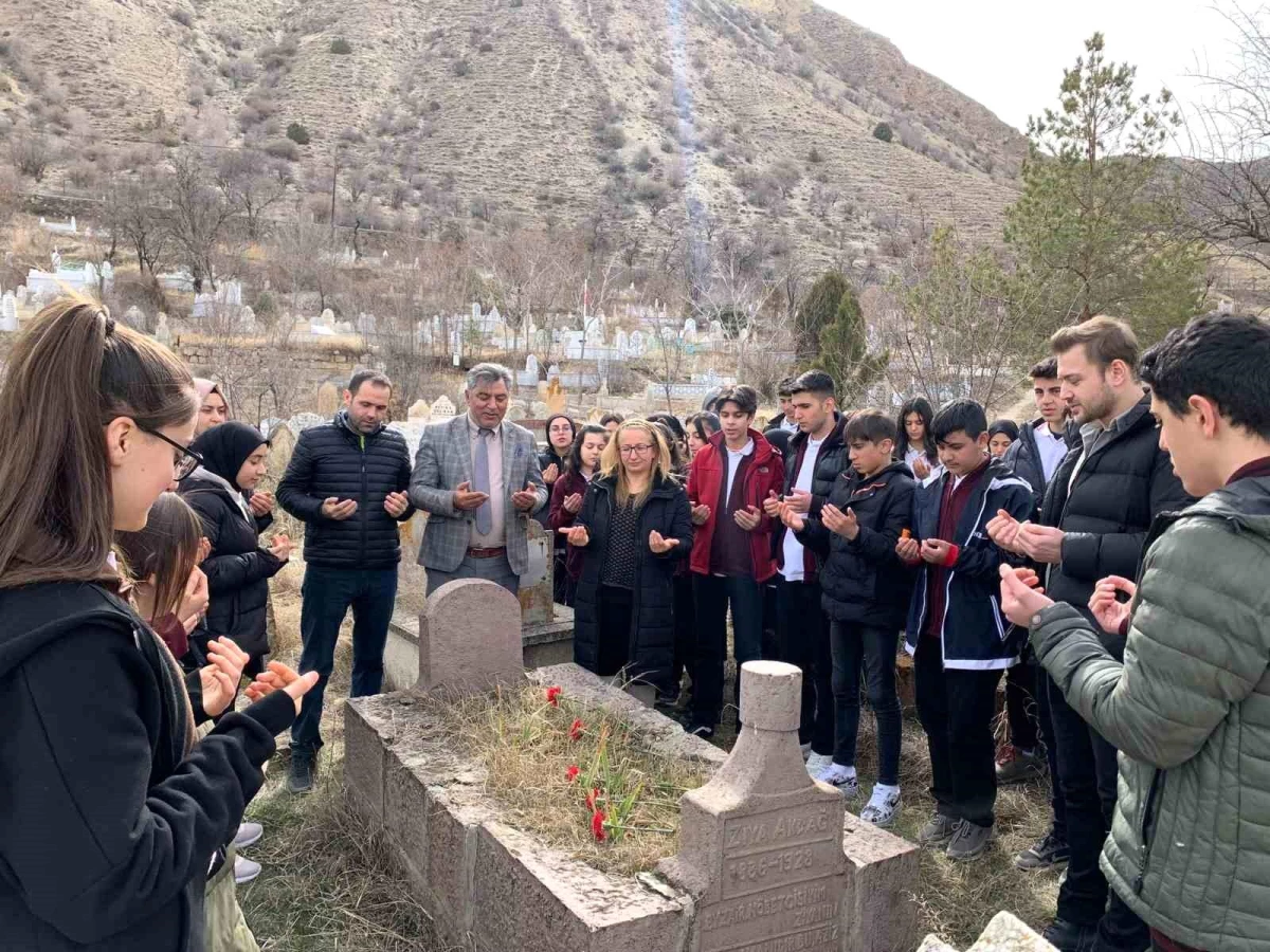 İbn-i Sina Mesleki ve Teknik Anadolu Lisesi Öğrencileri Oltu'nun Kurtuluşu Etkinliklerinde Yusuf Ziya Bey'i Anarak Dua Etti