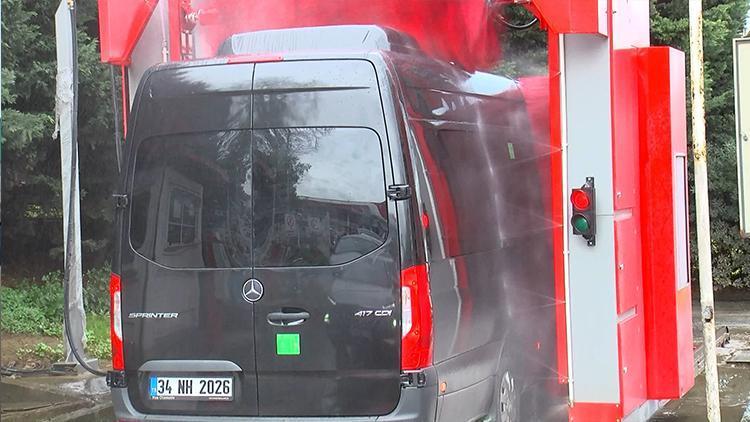 İstanbul'da oto yıkamacılarda yoğunluk... Kuzey Afrika'dan gelen toz araçları çamur içinde bıraktı