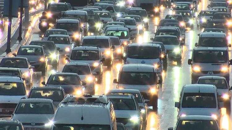 İstanbul’da trafik kilit! Yoğunluk yüzde 90'a ulaştı