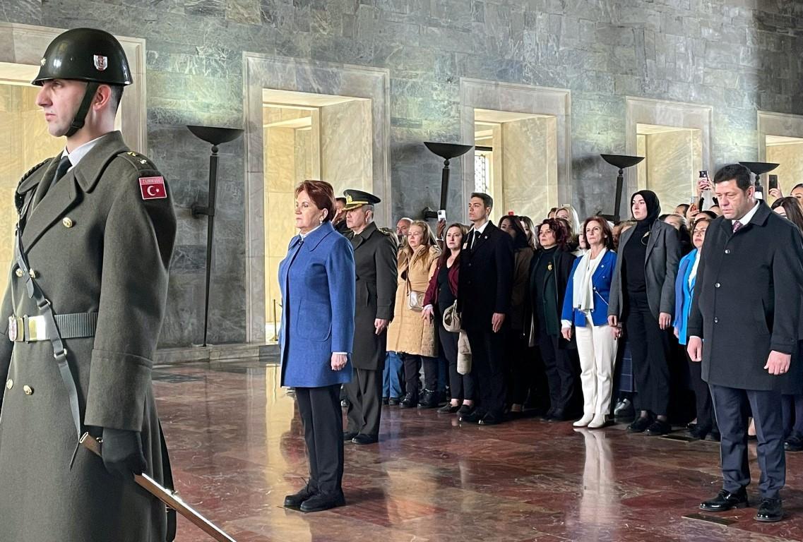 İYİ Parti Genel Başkanı Akşener, İYİ Partili kadınlarla Anıtkabir'i ziyaret etti