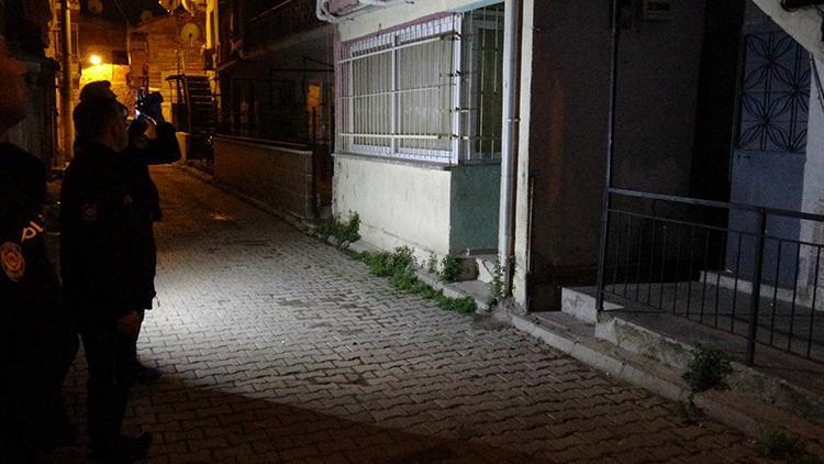 İzmir'de sır cinayet: Evinde bıçaklanmış halde bulundu