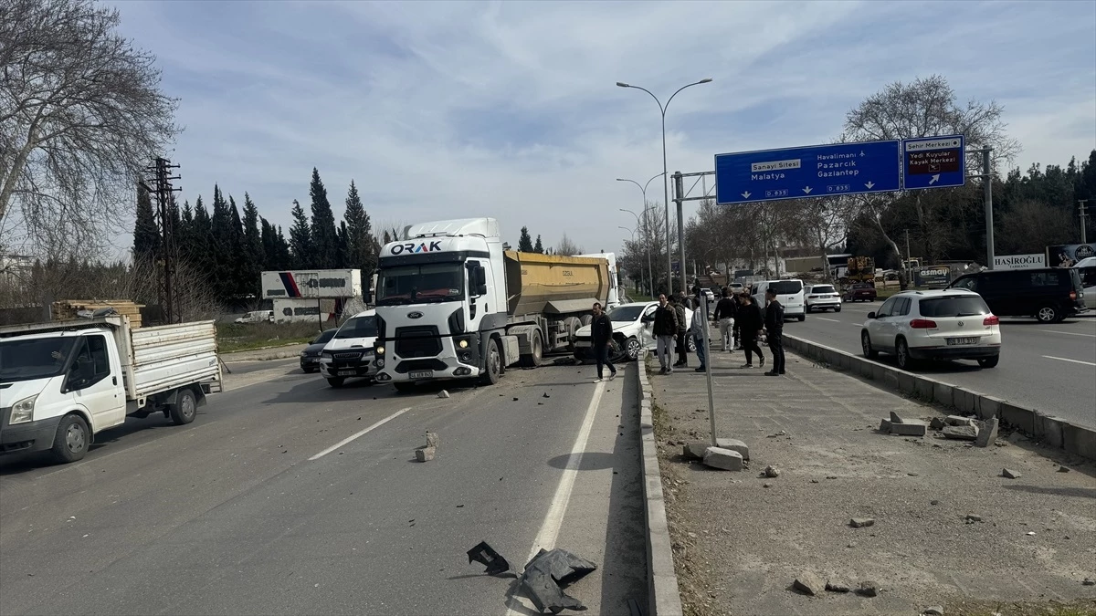 Kahramanmaraş'ta Otomobil ile Kamyon Çarpıştı: 1 Yaralı