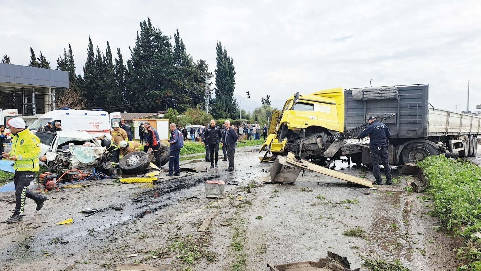 Katliam gibi kaza... Aynı aileden 6 ölü 1 yaralı