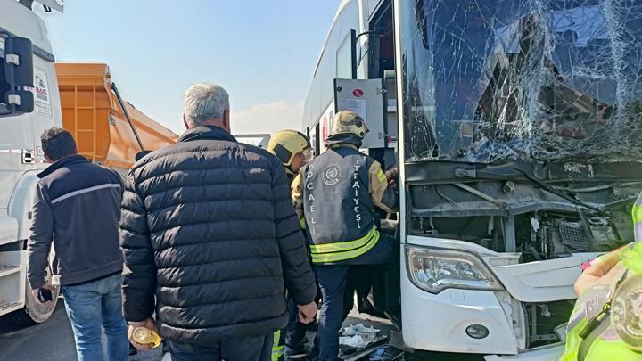 Kocaeli TEM’de zincirleme kaza: Ankara istikameti trafiğe kapandı