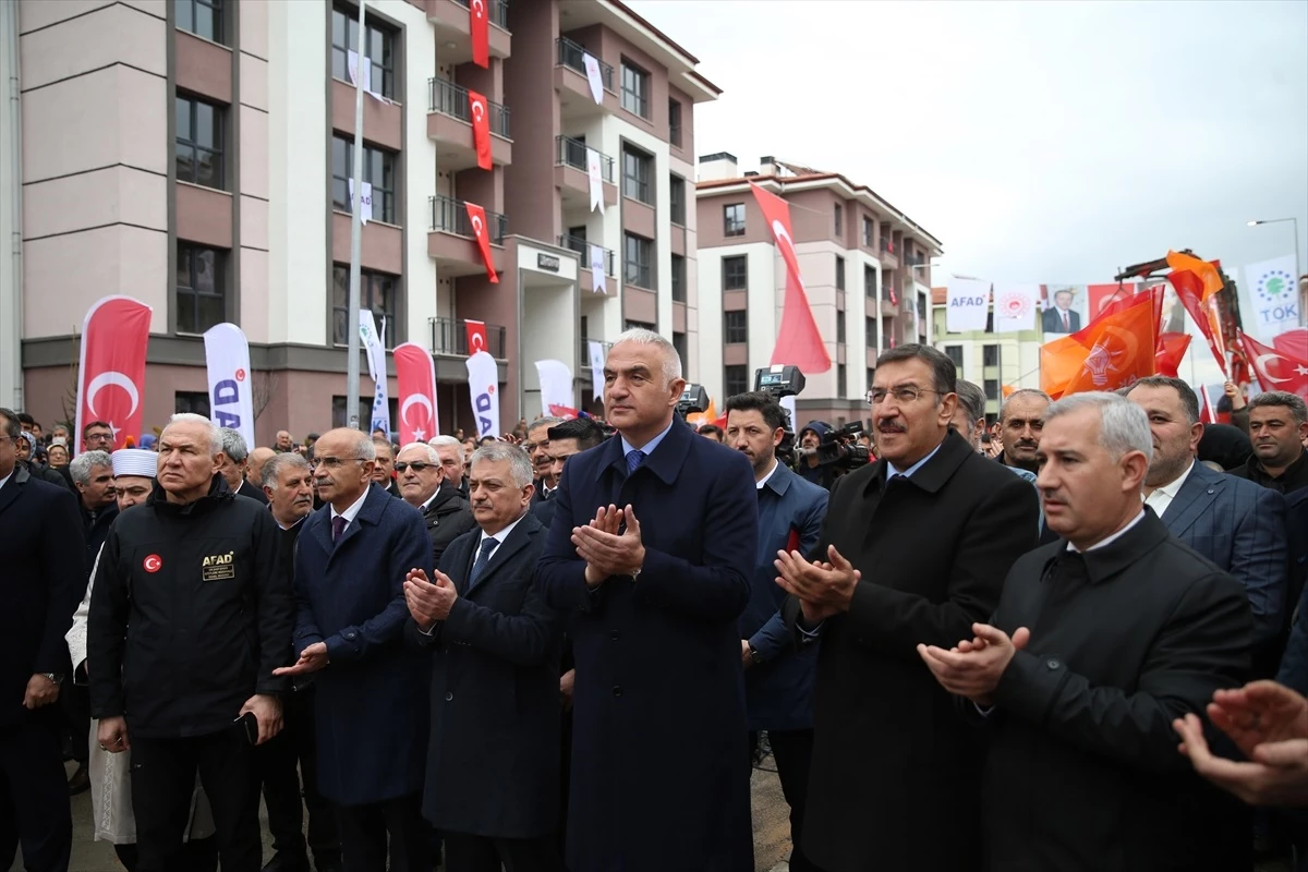 Kültür ve Turizm Bakanı Mehmet Nuri Ersoy, Deprem Bölgelerini Desteklemeye Devam Edeceğiz