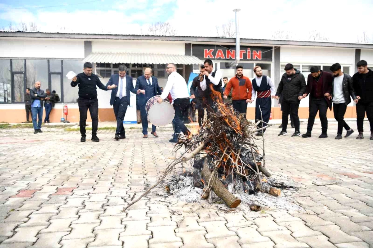 Malatya Turgut Özal Üniversitesi'nde Nevruz kutlamaları yapıldı