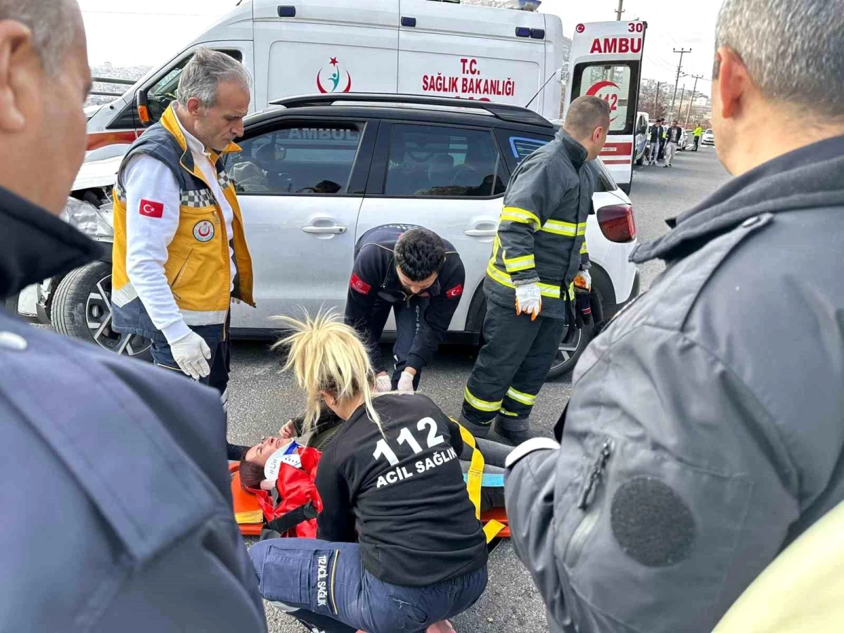 Mardin'de Otomobil Kazası: 2 Yaralı