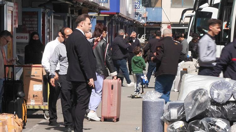 Memlekete 'seçim' yolculuğu: 15 Temmuz Demokrasi Otogarı'nda hareketliliği