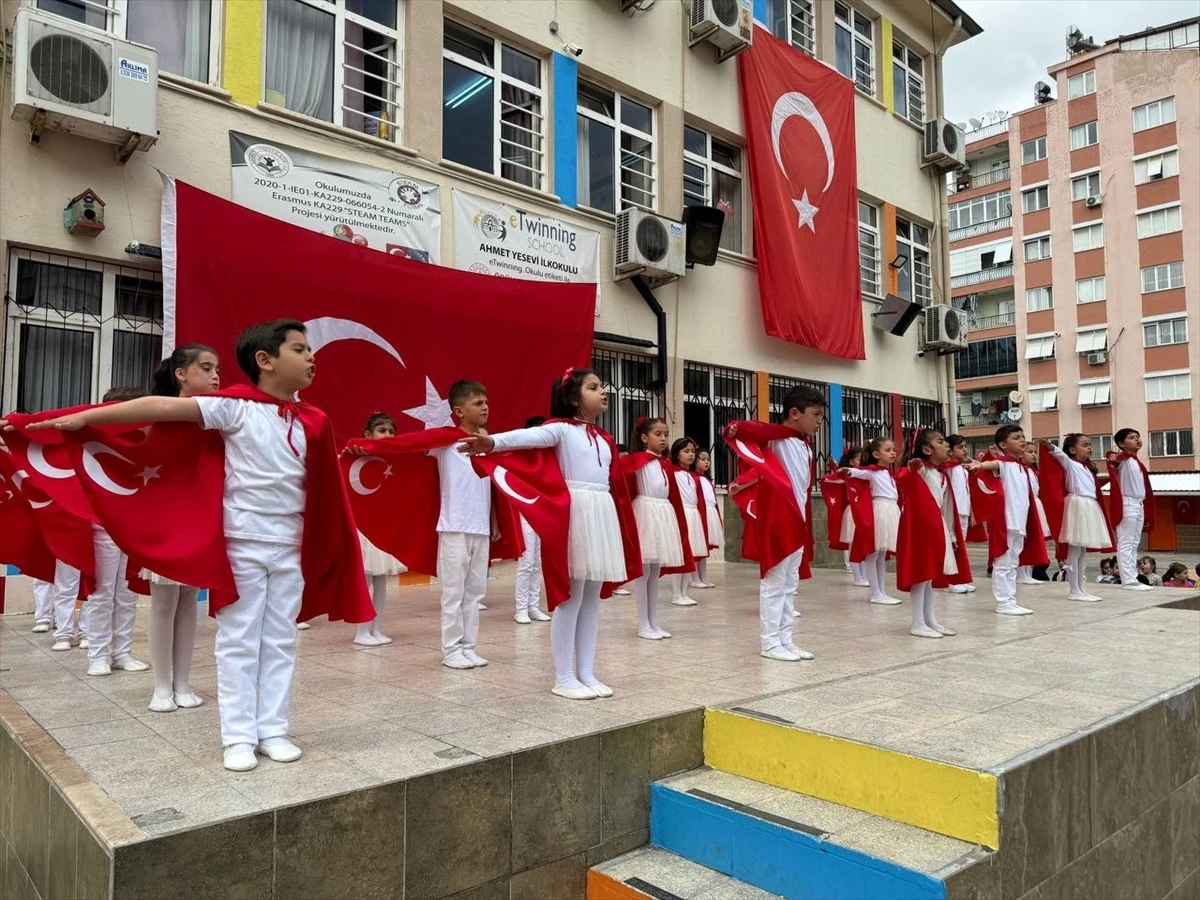 Muratpaşa'da İstiklal Marşı ve Mehmet Akif Ersoy Anma Töreni