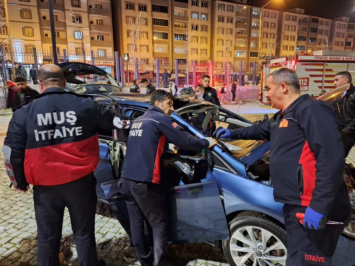 Muş'ta park halindeyken patlama: Sürücü yaralandı