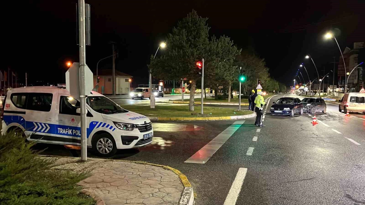 Niğde'de kırmızı ışık ihlali sonucu meydana gelen kaza