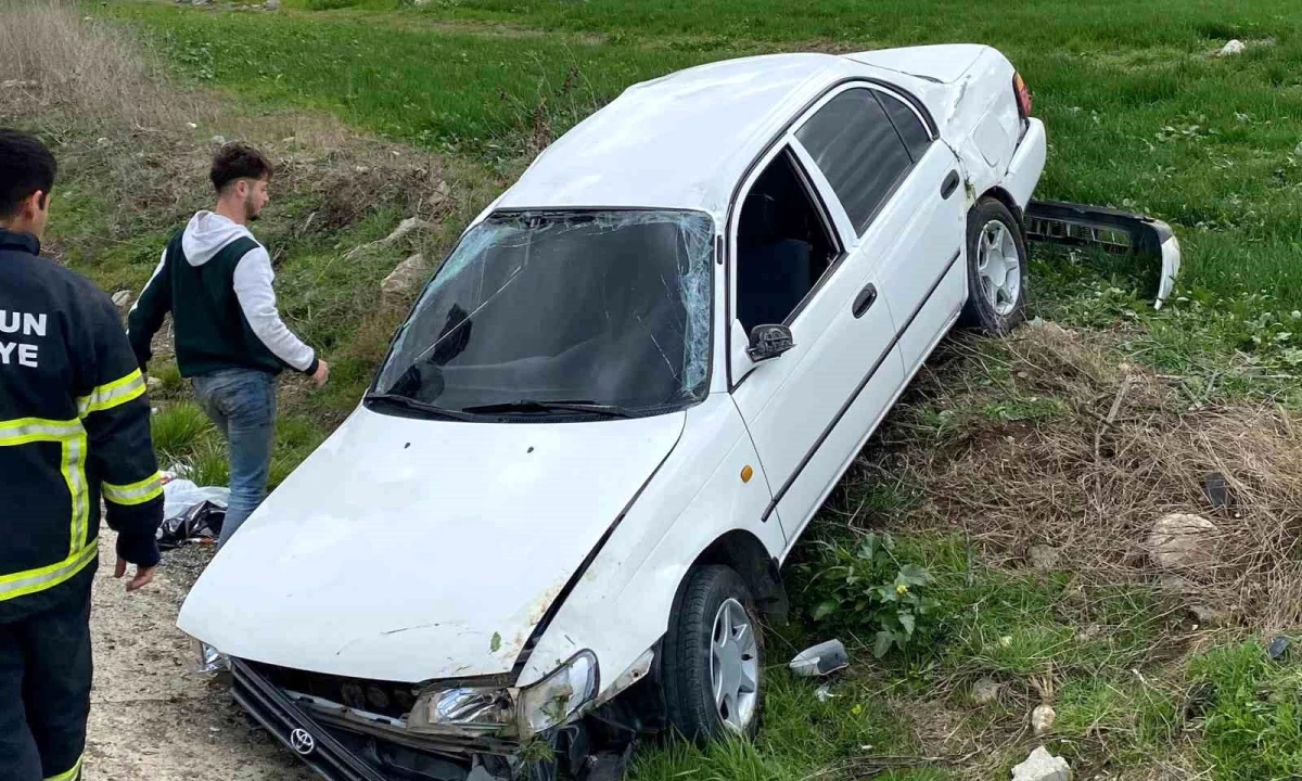 Samsun'da otomobil tarlaya uçtu, sürücü yaralandı