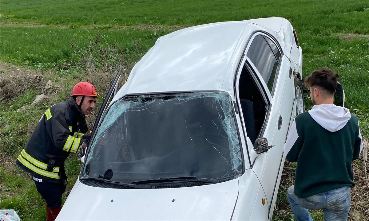 Samsun'da tarlaya devrilen otomobilin sürücüsü yaralandı