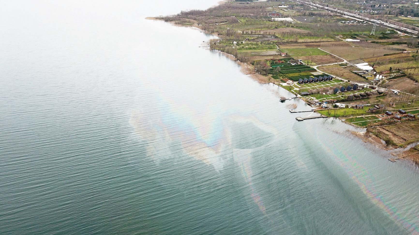 Sapanca’ya akaryakıt karıştı