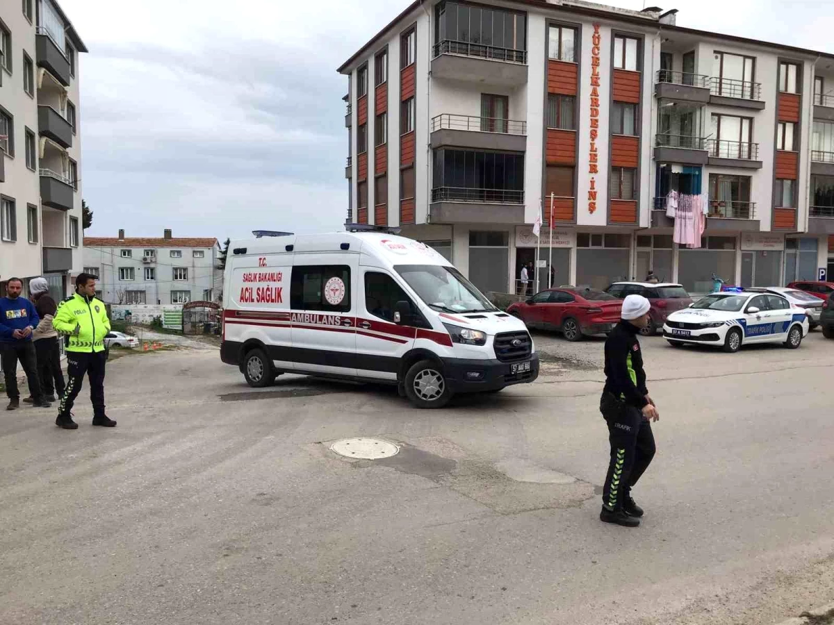 Sinop'ta geri geri gelen otomobilin çarptığı kişi yaralandı