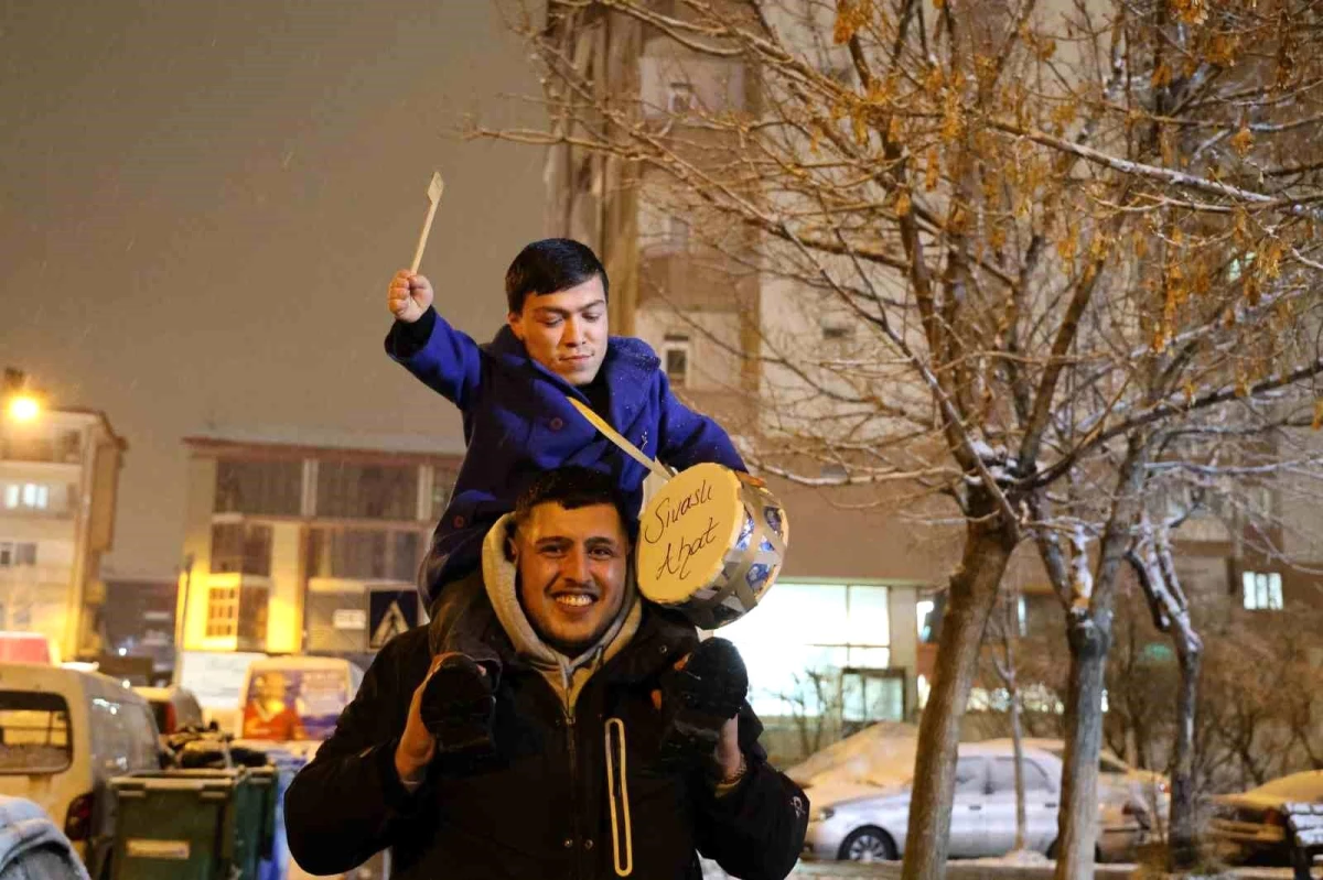 Sivas'ın sevilen siması Ahat Öztürk, Ramazan davulculuğuna başladı