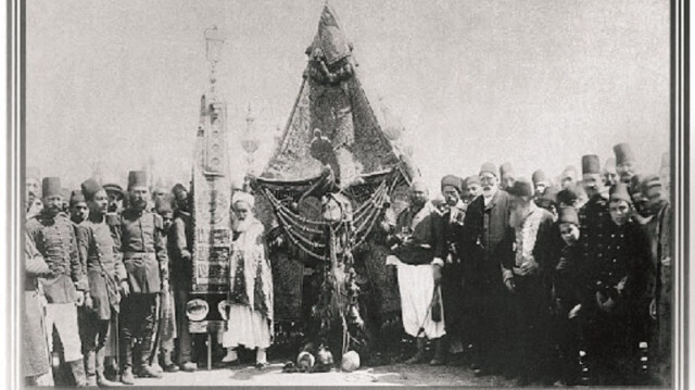 Sürre Alayı Sultanahmet’te | Yeni Şafak Pazar Eki Haberleri