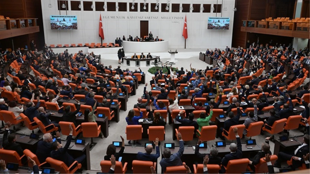 TBMM bir kez daha karıştı! Kürtçe dörtlük okuyan DEM Parti'li vekilin mikrofonu kapatıldı