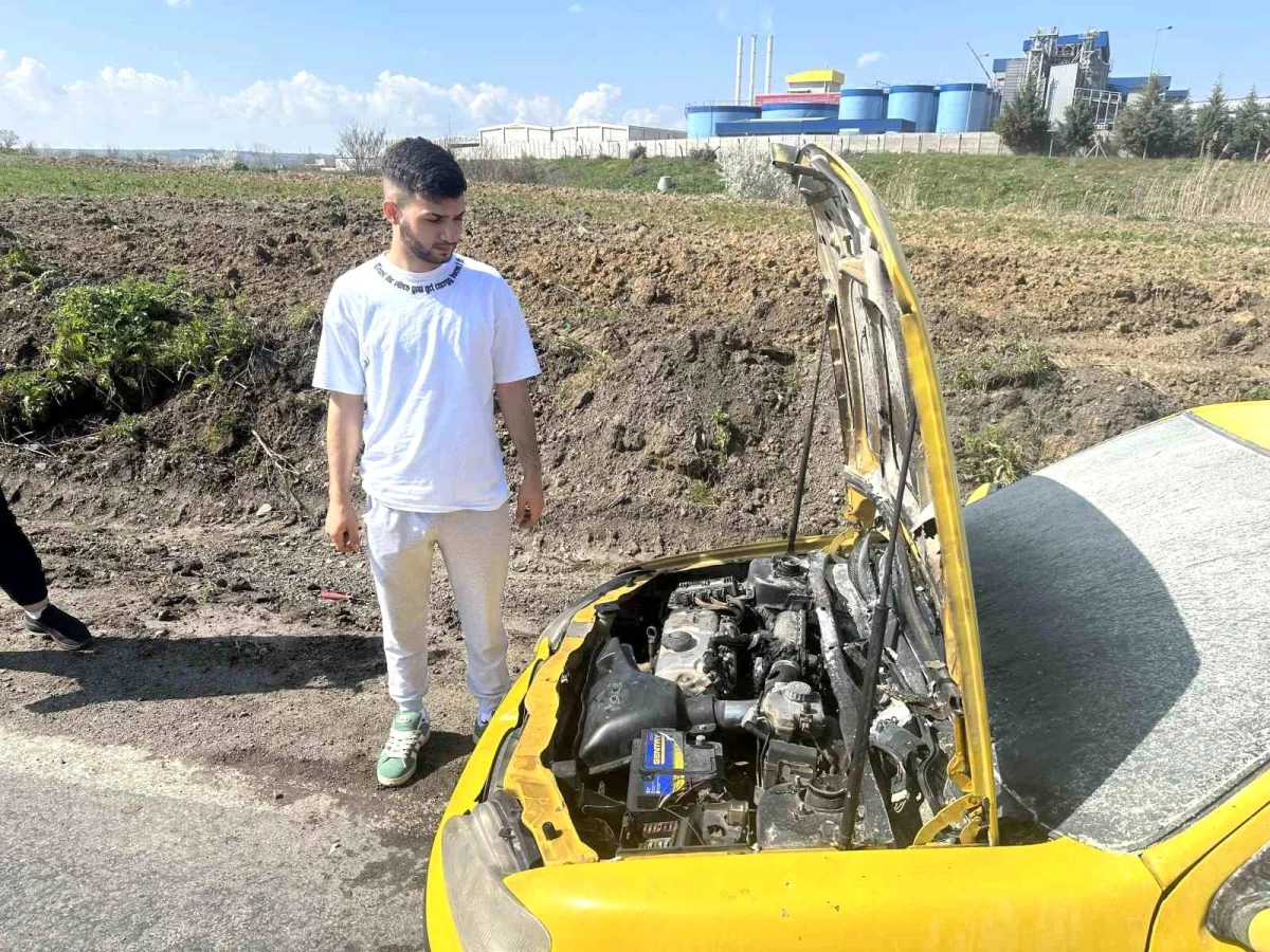 Tekirdağ'da seyir halindeki otomobil yandı