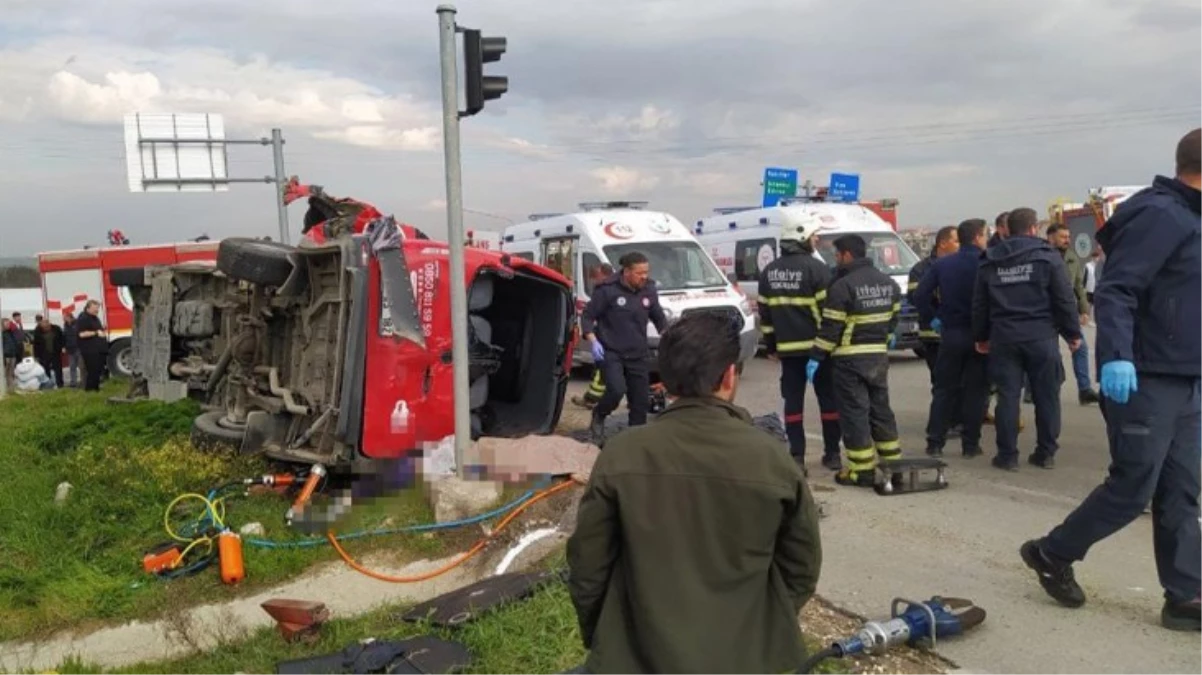 Tekirdağ'da tır, yolcu minibüsüne çarptı: 5 kişi öldü, 10 kişi yaralandı