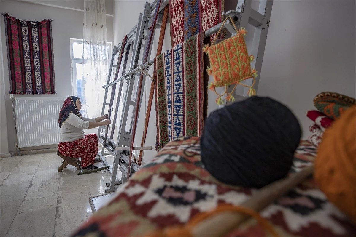 Tunceli'de Kadınlar Kaybolmaya Yüz Tutmuş El Dokumalarını Yaşatıyor