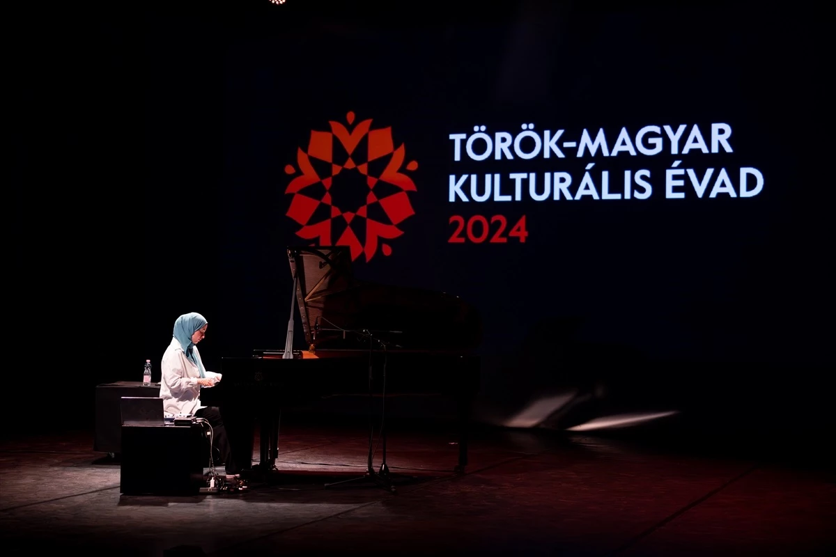 Türk Piyano Sanatçısı Büşra Kayıkçı Budapeşte'de Konser Verdi