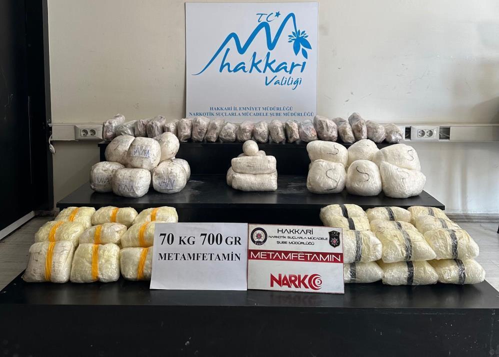 Yüksekova'da uyuşturucu operasyonu! 70 kilo 700 gram metamfetamin ele geçirildi