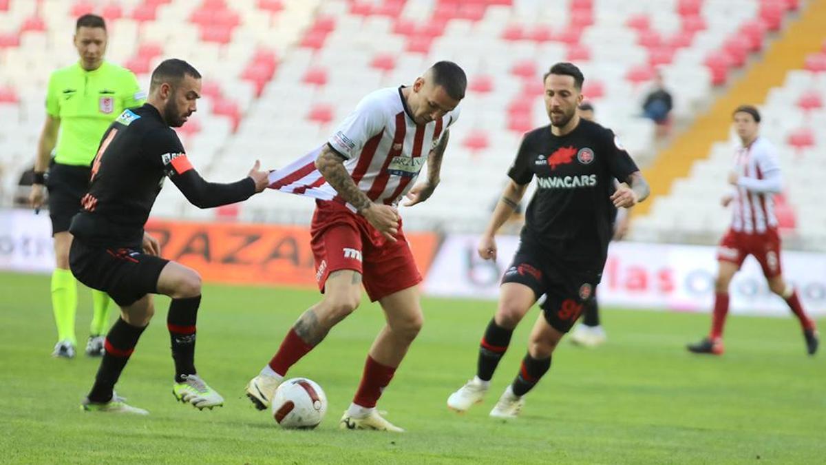 (ÖZET) Sivasspor - Fatih Karagümrük maç sonucu: 1-0 | Manaj'dan kritik gol!