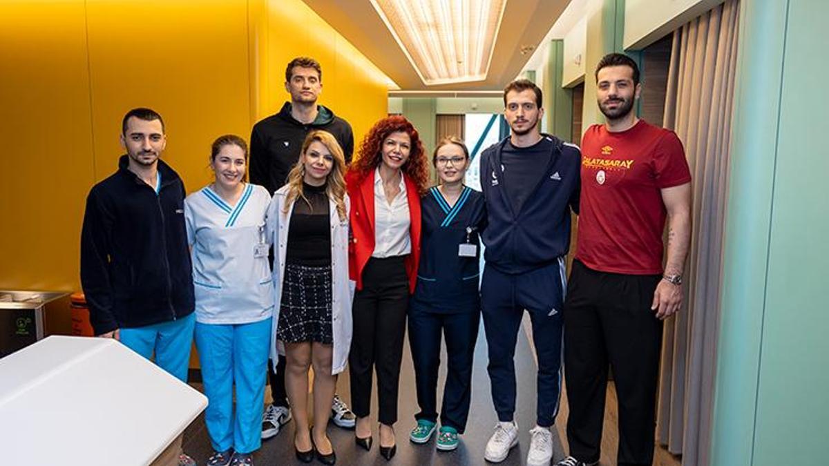 Ünlü basketbolculardan kanser hastalarına anlamlı ziyaret