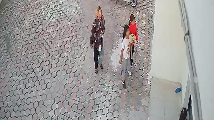 Adana'da parkta 9 yaşındaki yeğenine bir kadının altın dolu çantasını çaldırdı