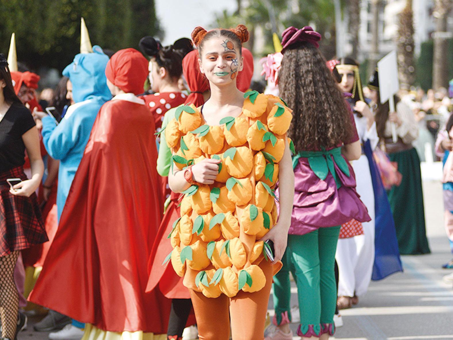 Adana’da karnaval coşkusu... Yer gök portakal