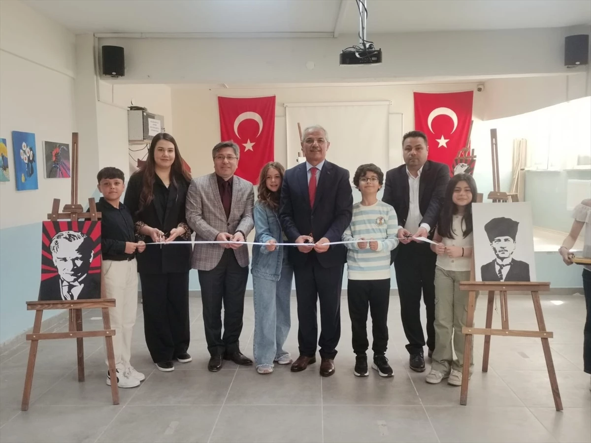 Amasya'da 23 Nisan resim sergisi açıldı