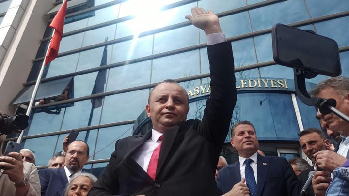 Amasya'da Başkan Turgay Sevindi mazbatasını aldı: '47 yıllık özlemimize son verdik'