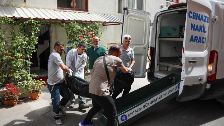 Antalya'da pansiyondaki odasında ölü bulundu! 3 gün önce kavgada başına darbe almış...