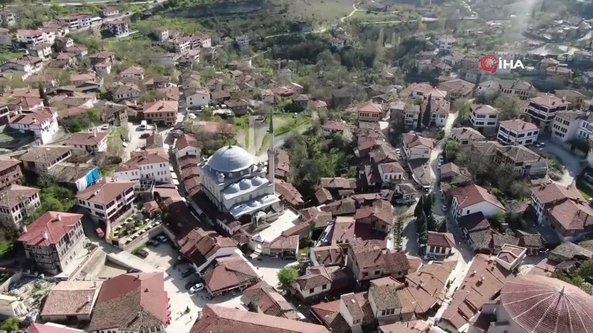 Asırlara meydan okuyan İzzet Mehmet Paşa Camii