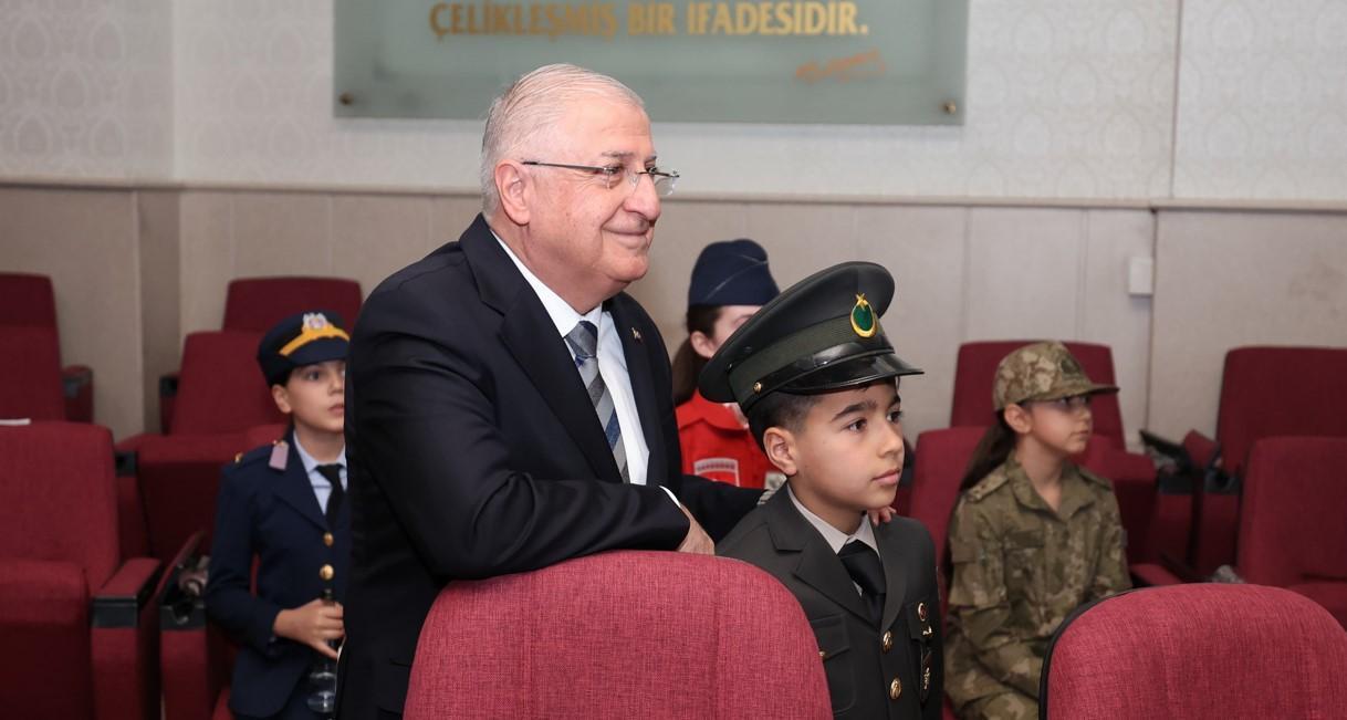 Bakan Güler'den 23 Nisan mesajı: Evlatlarımızın mutluluğu her şeyden önemli