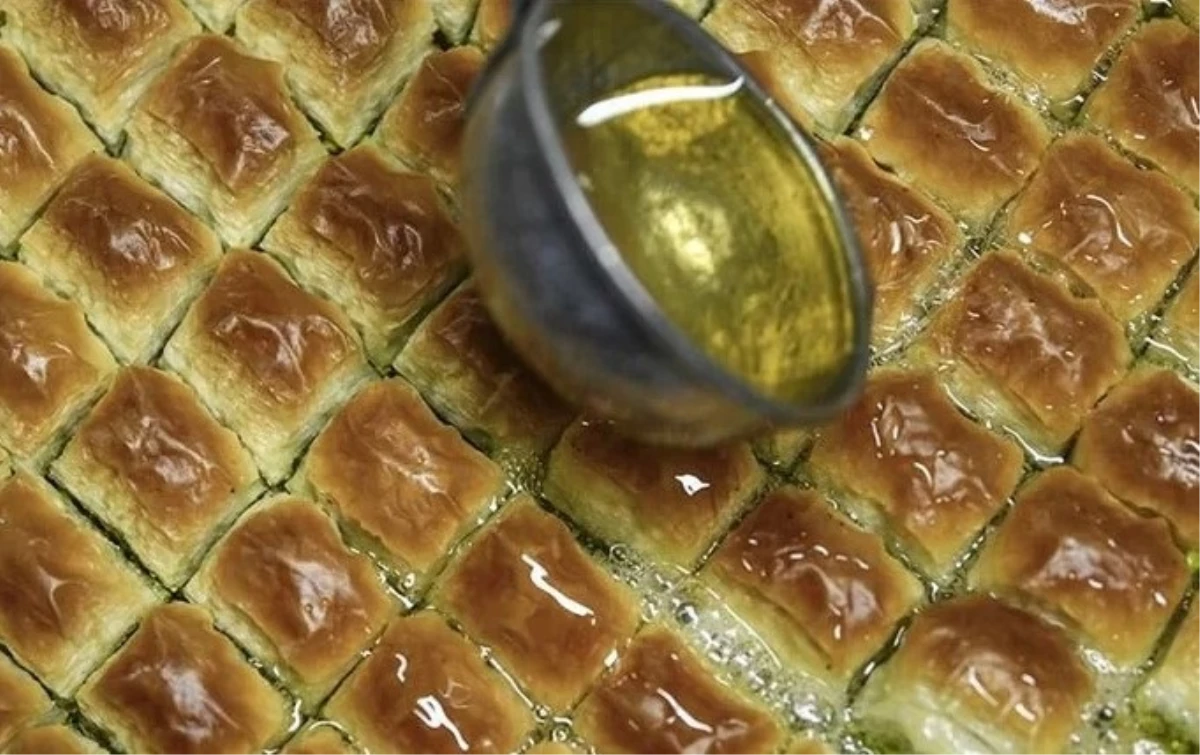 Baklava şerbeti nasıl dökülür sıcak mı soğuk mu?