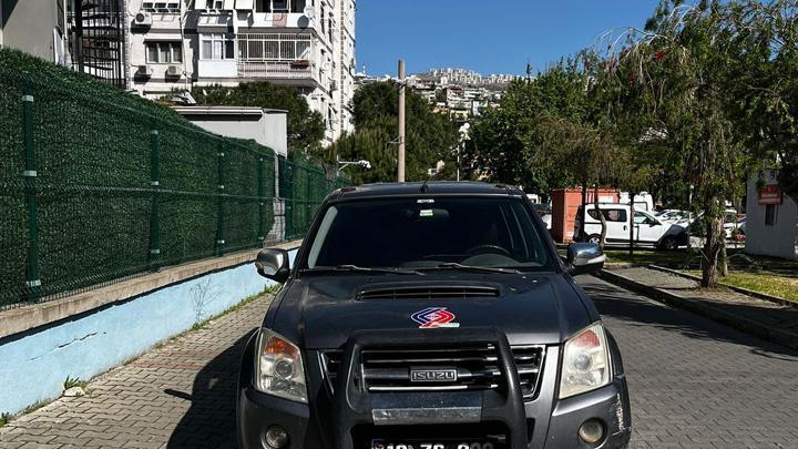 Balıkesir'de belediyenin aracını çalarak İzmir'e gitmişlerdi!  Çocuklardan biri ailesine, diğeri Çocuk Esirgeme Kurumu'na teslim edildi