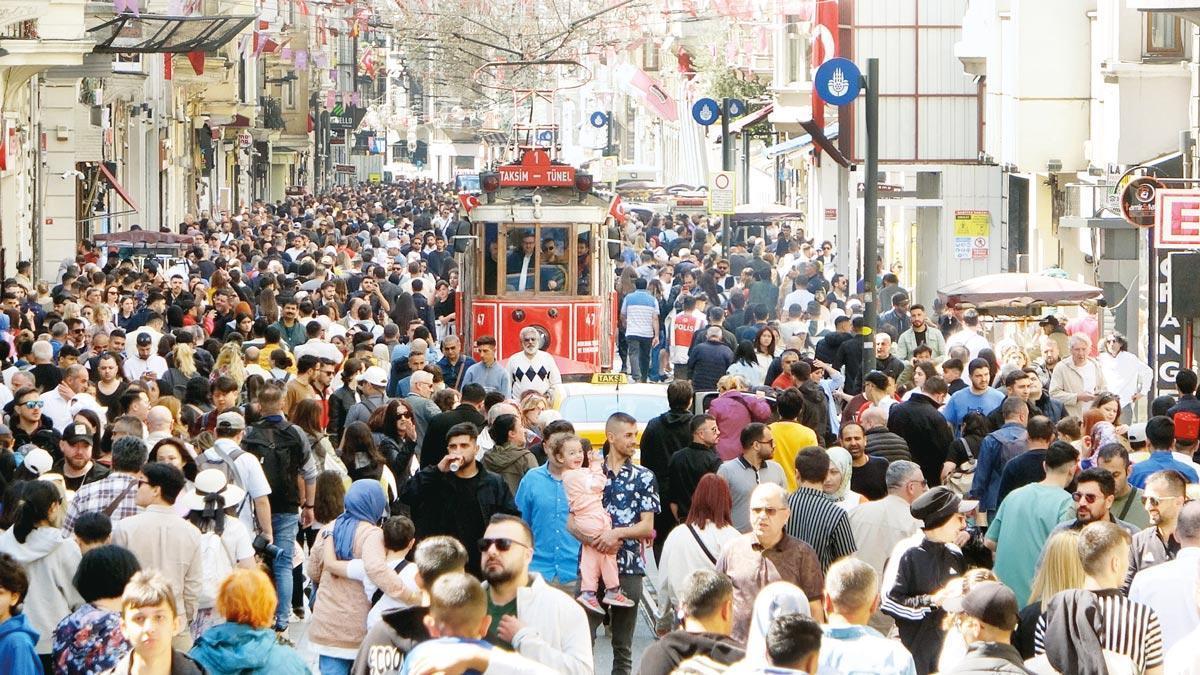 Bayram yoğunluğu tramvayı iptal ettirdi