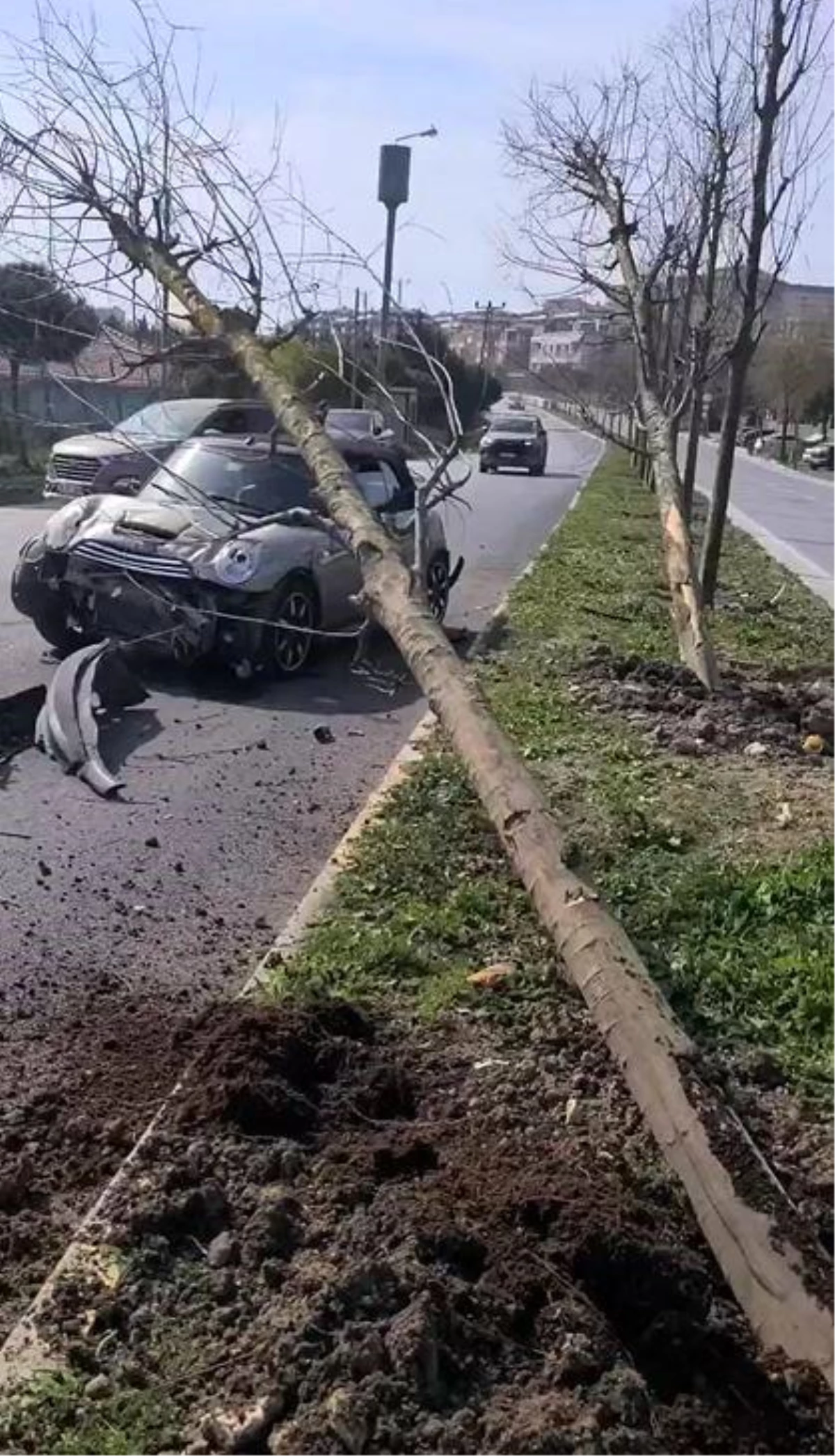 Beylikdüzü'nde Otomobil Takla Attı, Kaza Anı Kamerada