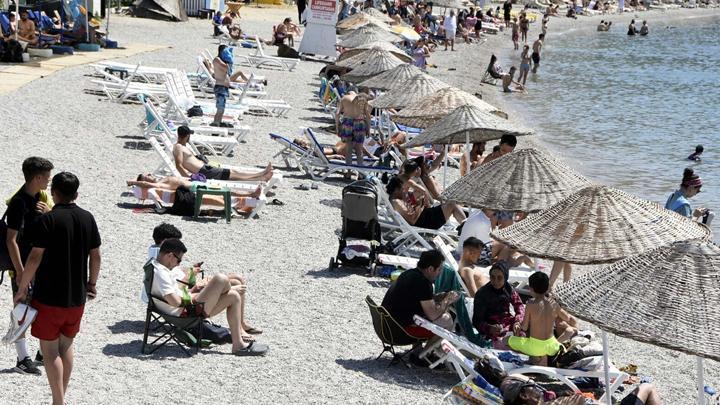 Bodrum'da bayramın ikinci gününde sahillere akın ettiler