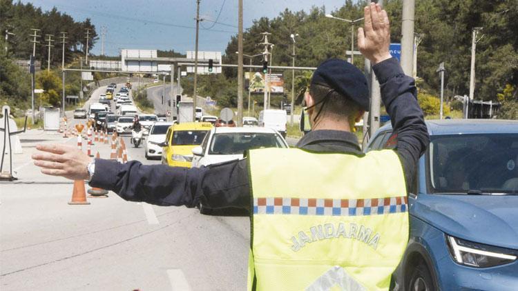 Bodrum’a akın sürüyor: 48 saatte 30 bin araç