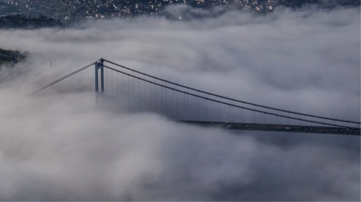 Boğaz bir anda gözden kayboldu! İstanbul'da film karesi gibi anlar