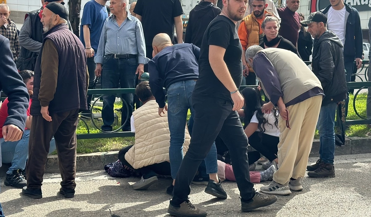 Bursa'da Yaya Geçidinde Kaza: Anne ve İki Çocuğu Ağır Yaralandı
