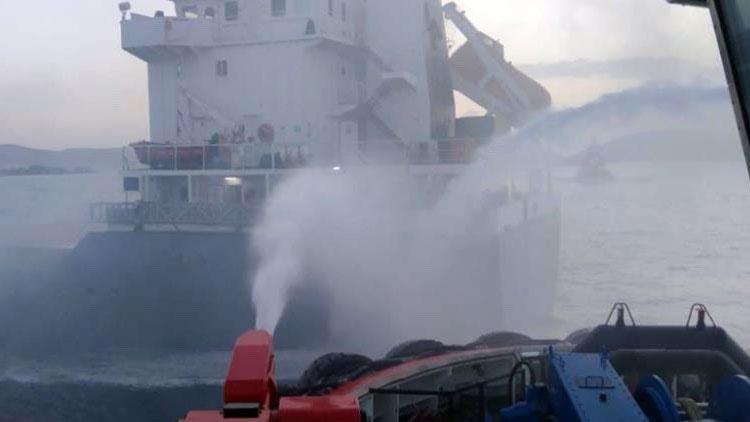 Çanakkale Boğazı’nda korkutan gemi yangını