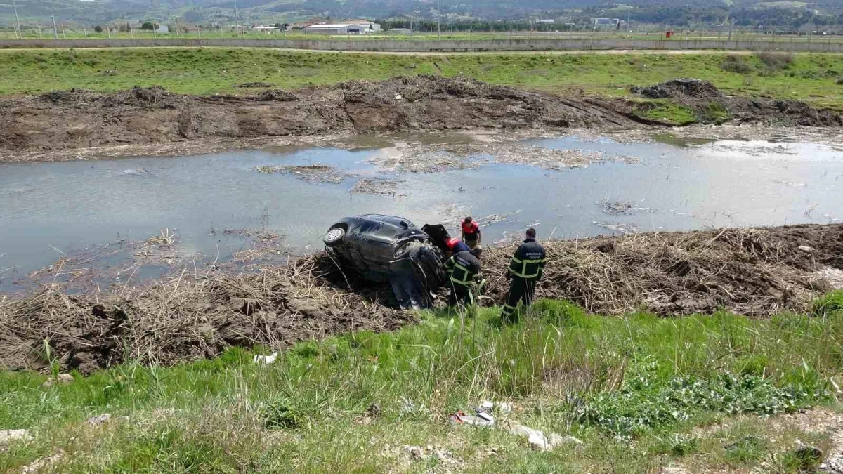 Çanakkale'de Otomobil Kazası: Bir Kişi Yaralandı