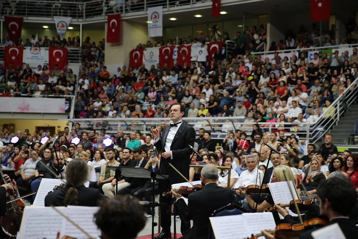 CSO, Denizli'de 23 Nisan konseri verdi