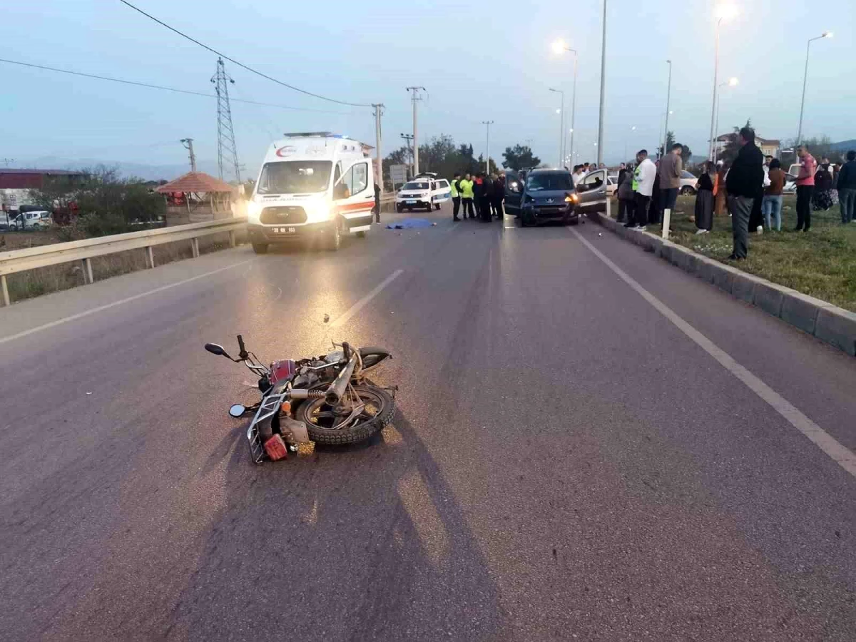 Denizli'de Otomobil ile Motosiklet Çarpıştı: Motosiklet Sürücüsü Hayatını Kaybetti