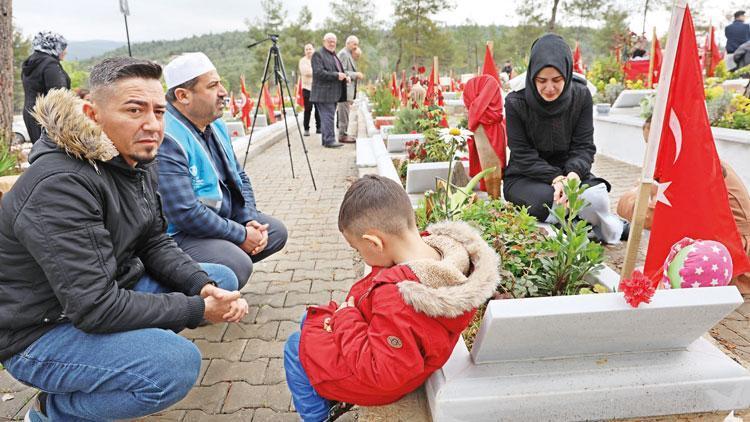 Deprem illerinde hüzün vardı