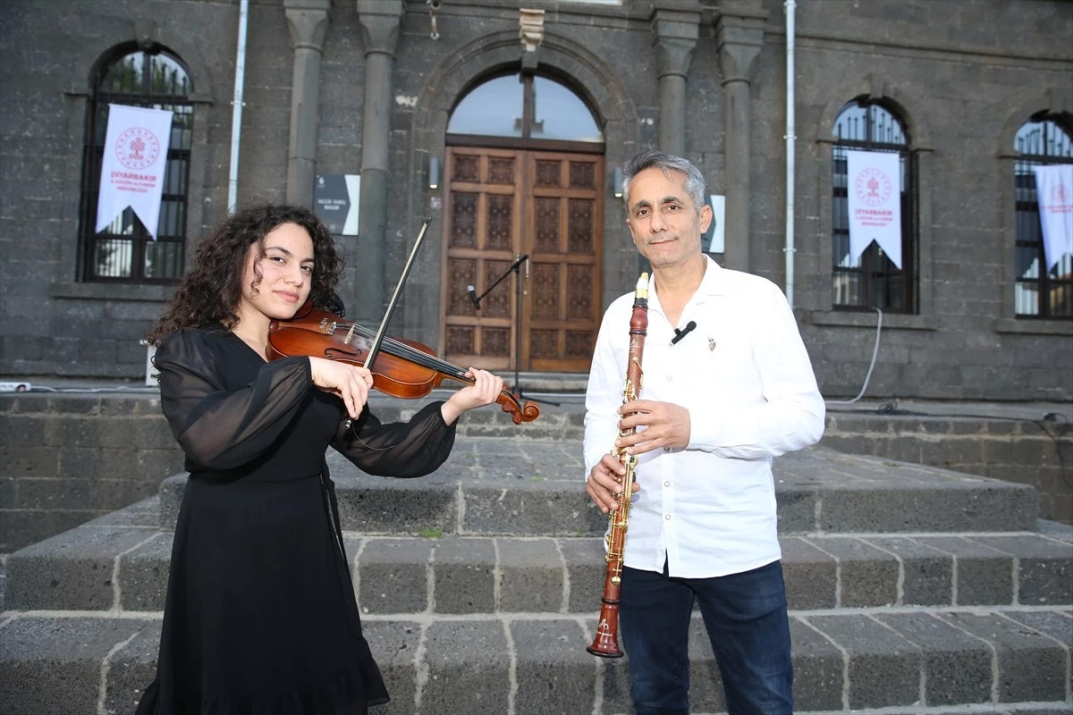 Diyarbakır'da Turizm Haftası etkinlikleri kapsamında müzik dinletisi